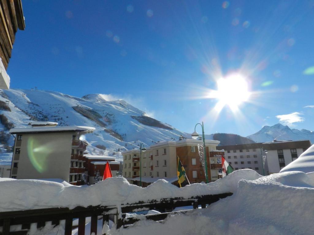 Hotel Le Cairn Les Deux Alpes Exterior foto
